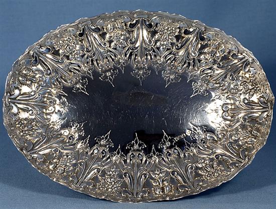 A Victorian silver oval strawberry dish, Length: 10”/256mm Width:7 ¼”/186mm Weight: 11.2oz/318grms